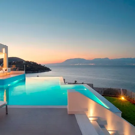 Villa New Luxury Beach Front Large Private Pool & Amazing Sea View *